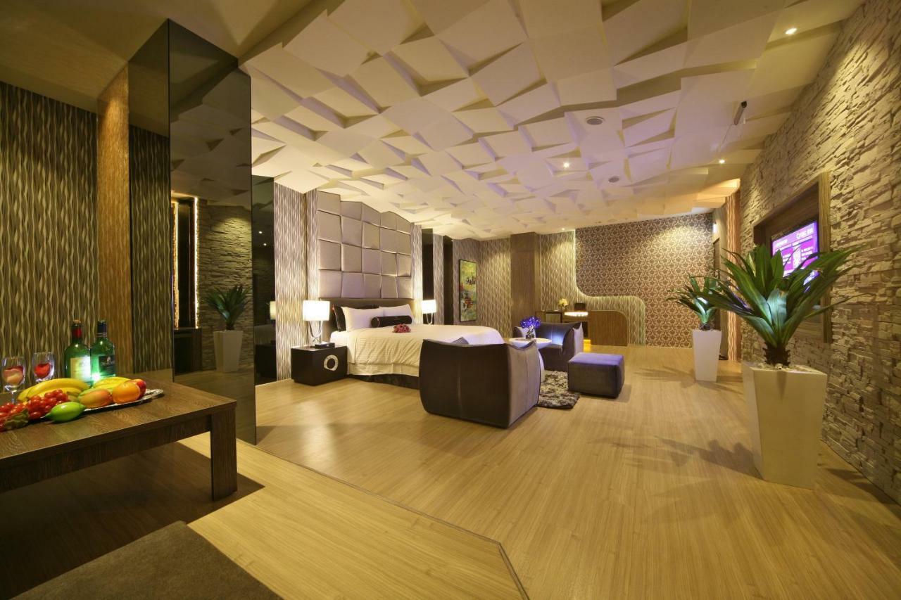 Doule Motel Taichung Exterior photo