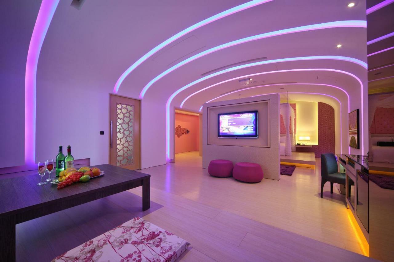 Doule Motel Taichung Exterior photo