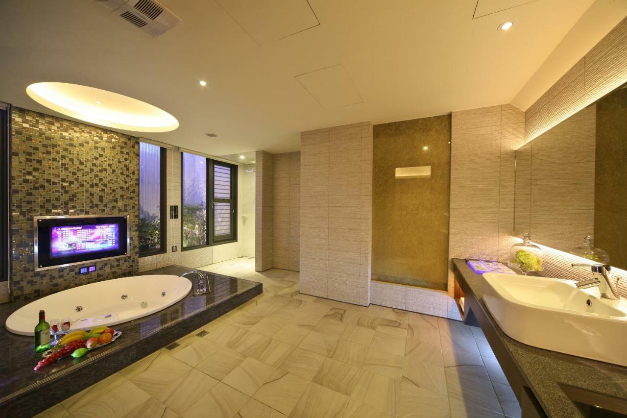 Doule Motel Taichung Exterior photo