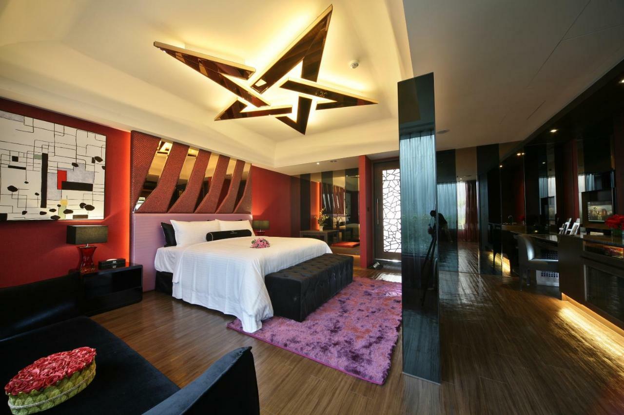 Doule Motel Taichung Exterior photo