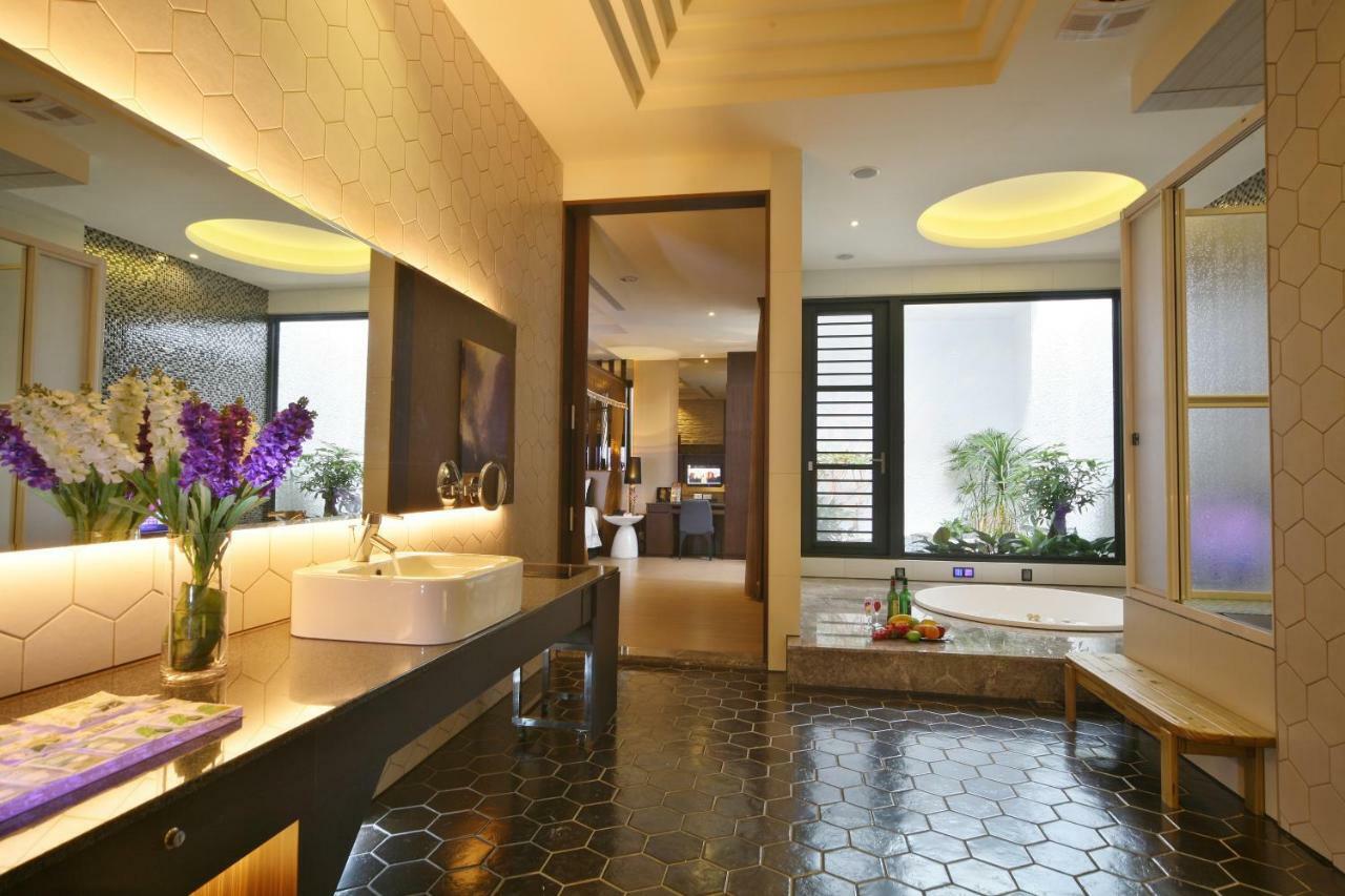 Doule Motel Taichung Exterior photo