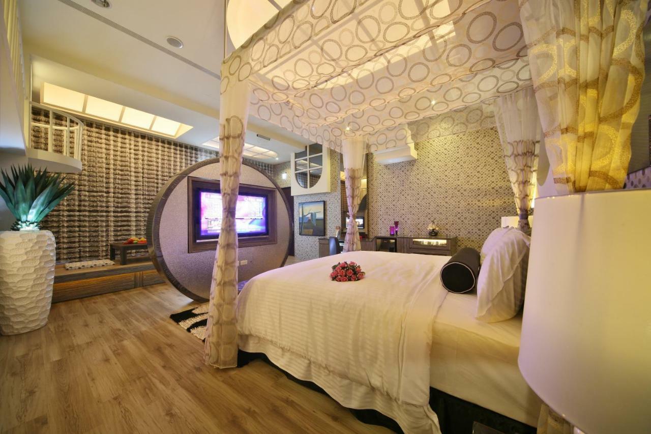 Doule Motel Taichung Exterior photo