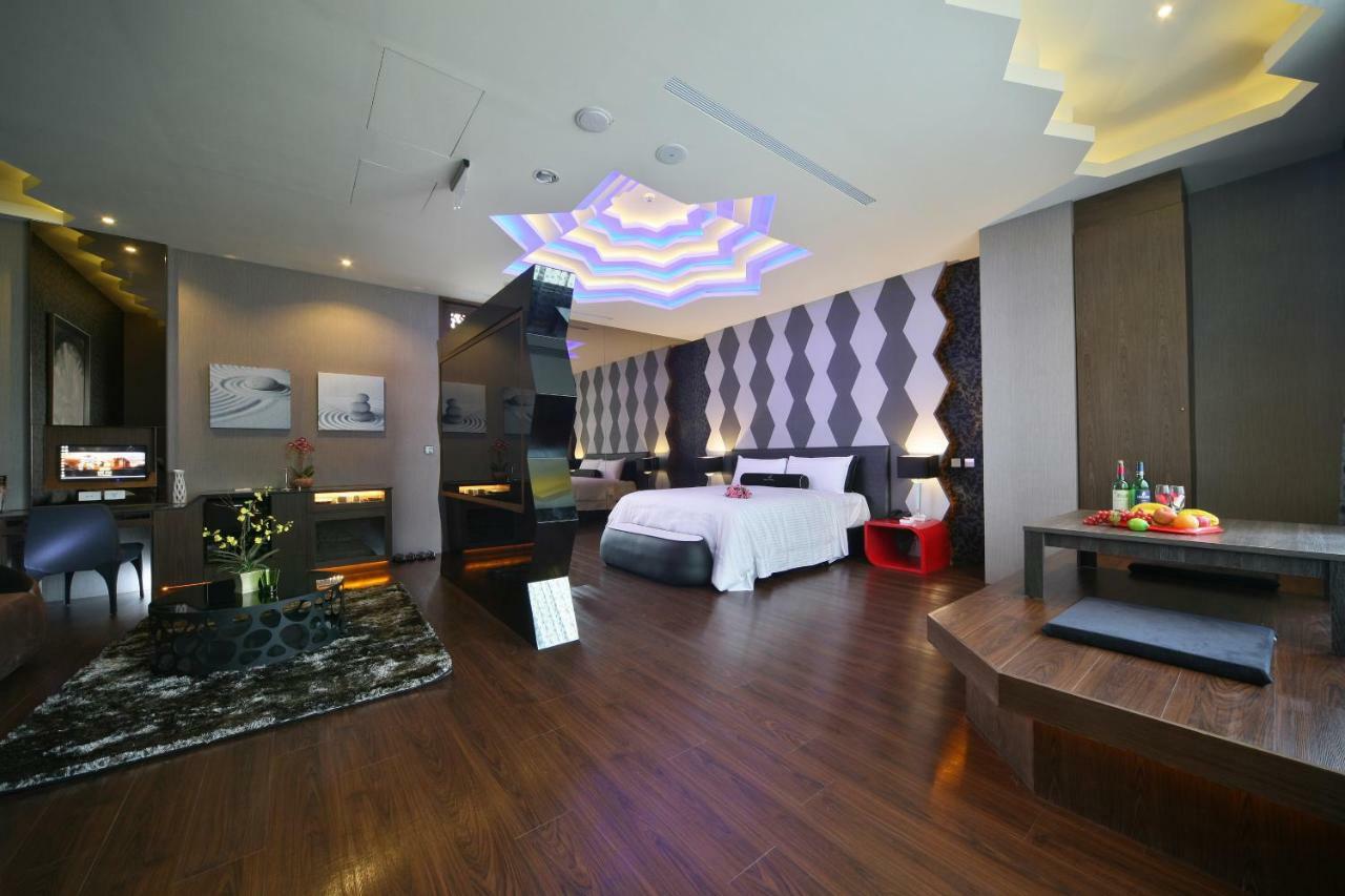 Doule Motel Taichung Exterior photo