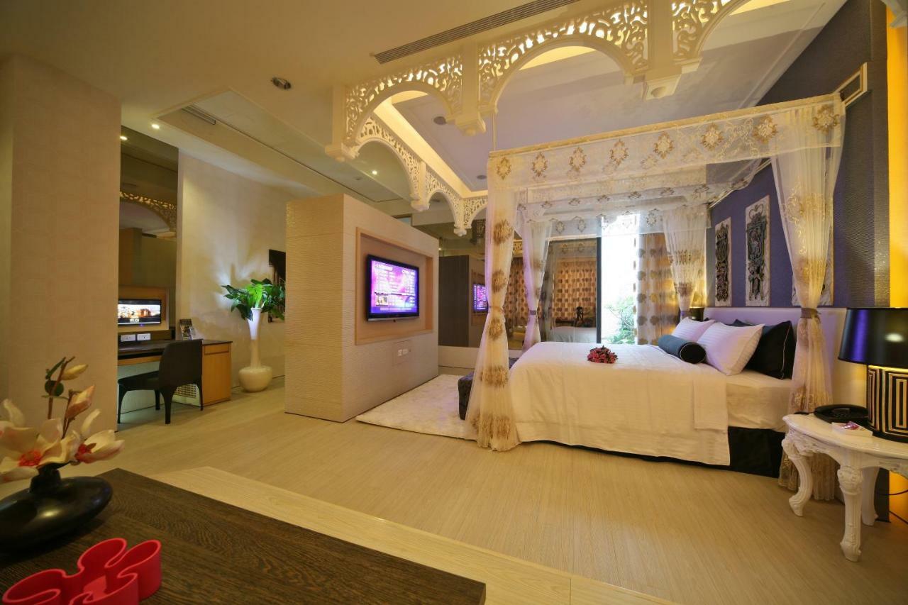 Doule Motel Taichung Exterior photo