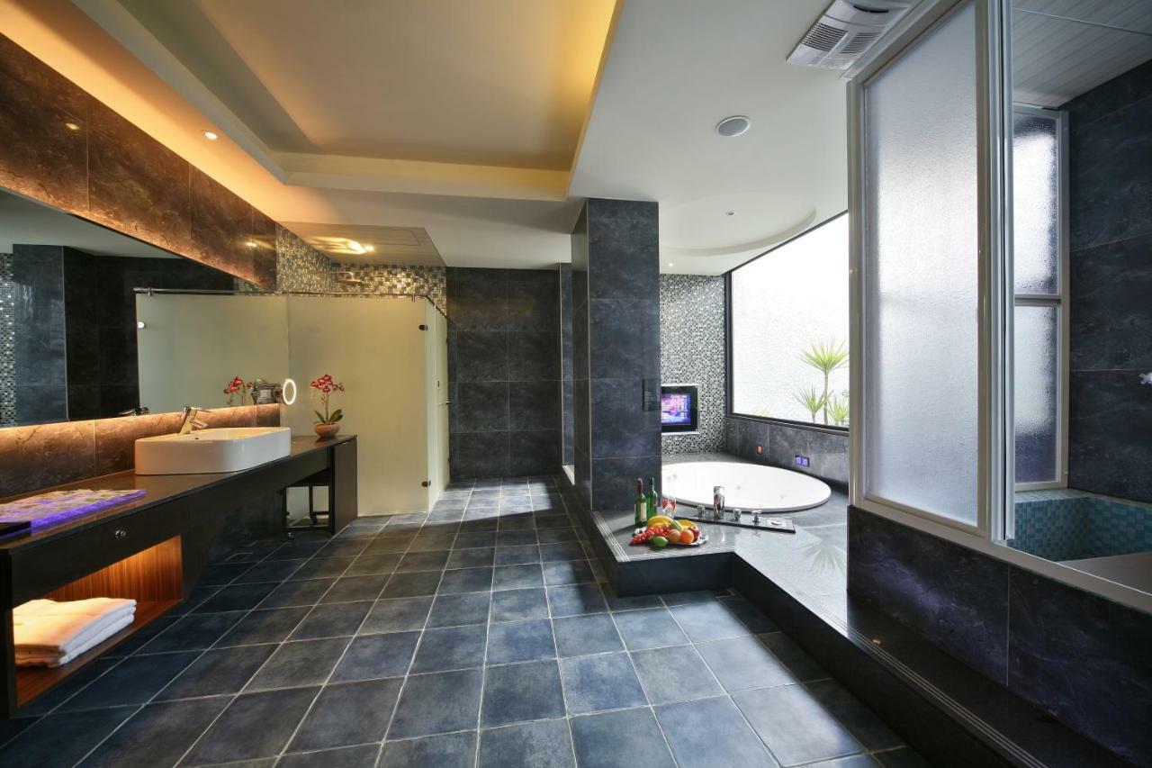 Doule Motel Taichung Exterior photo