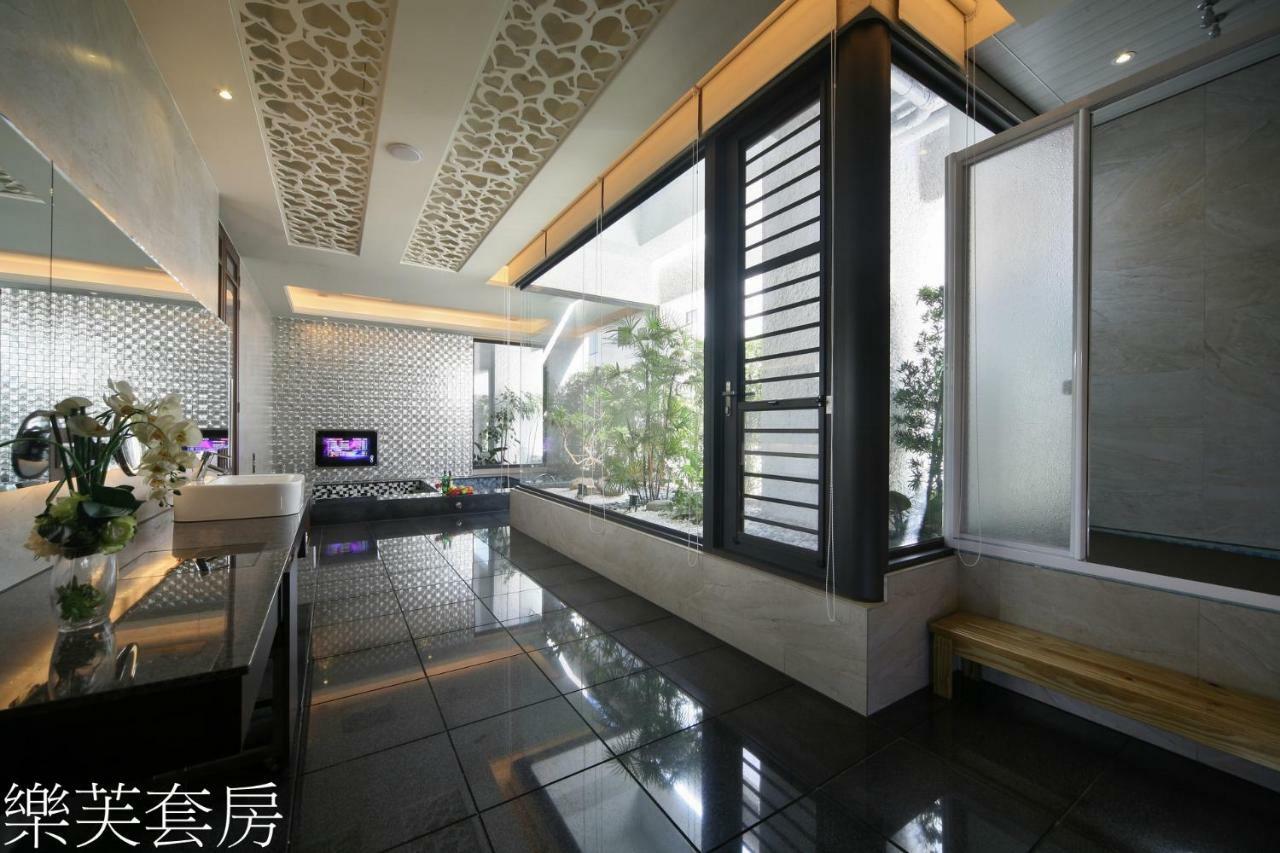Doule Motel Taichung Exterior photo