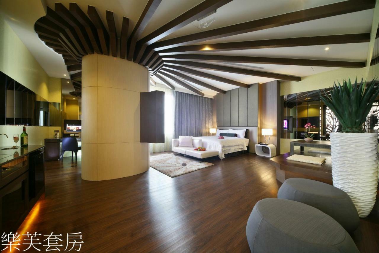 Doule Motel Taichung Exterior photo