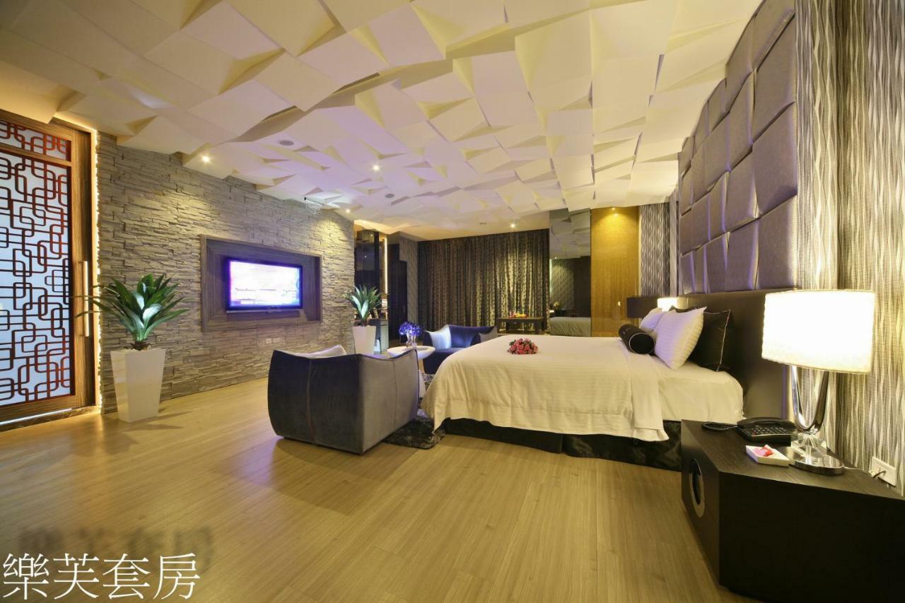 Doule Motel Taichung Exterior photo