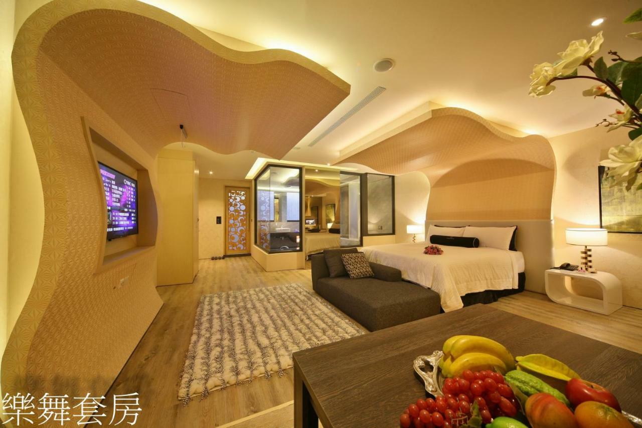 Doule Motel Taichung Exterior photo
