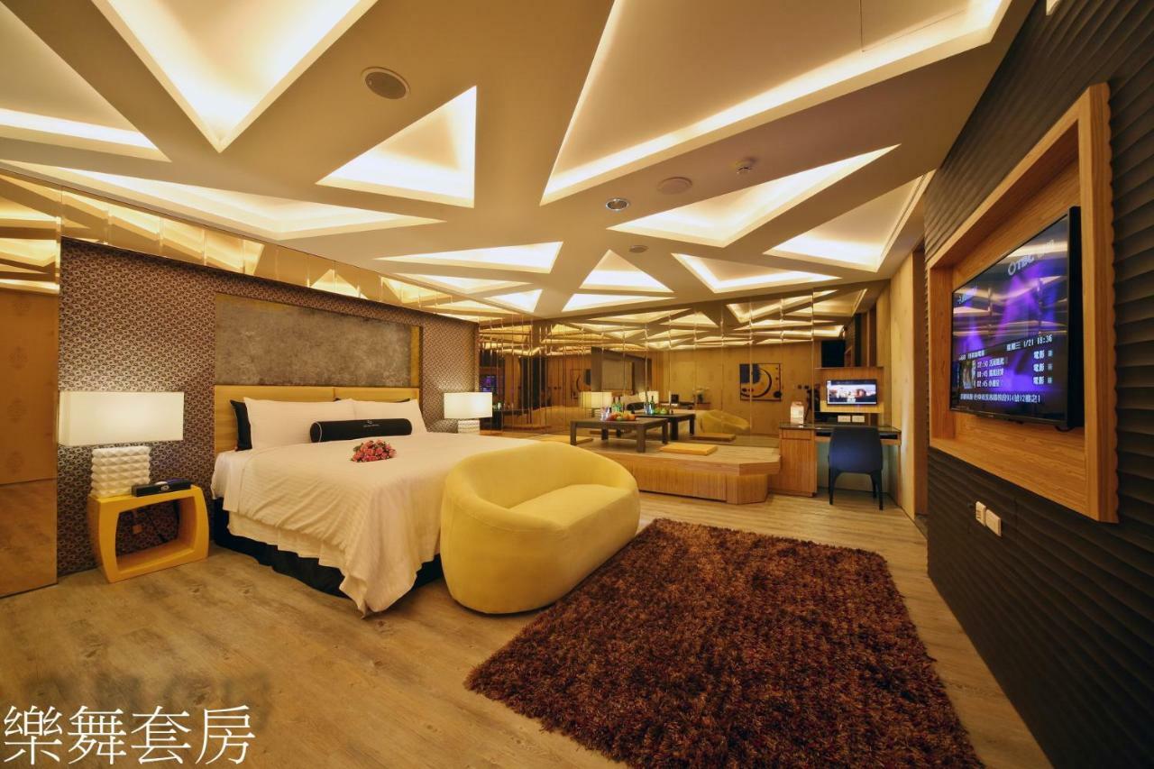 Doule Motel Taichung Exterior photo