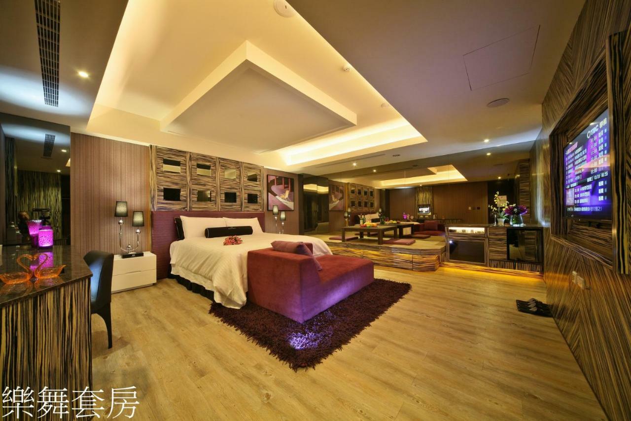 Doule Motel Taichung Exterior photo