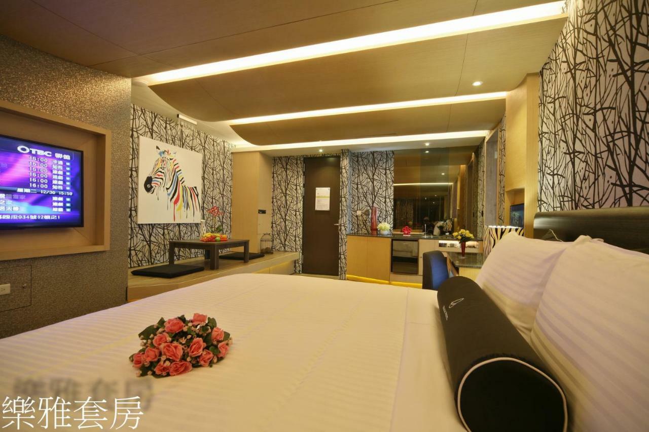 Doule Motel Taichung Exterior photo