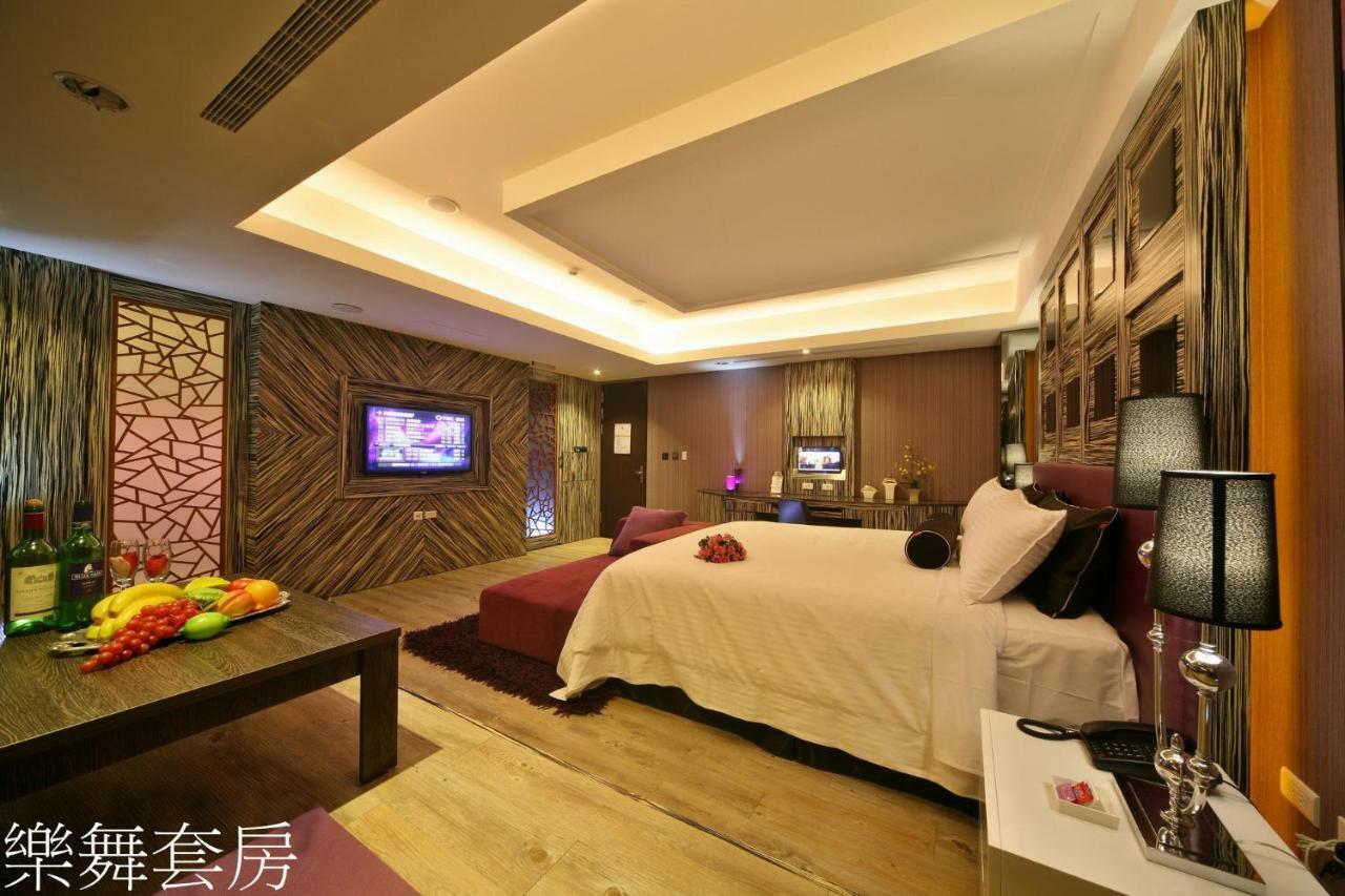 Doule Motel Taichung Exterior photo