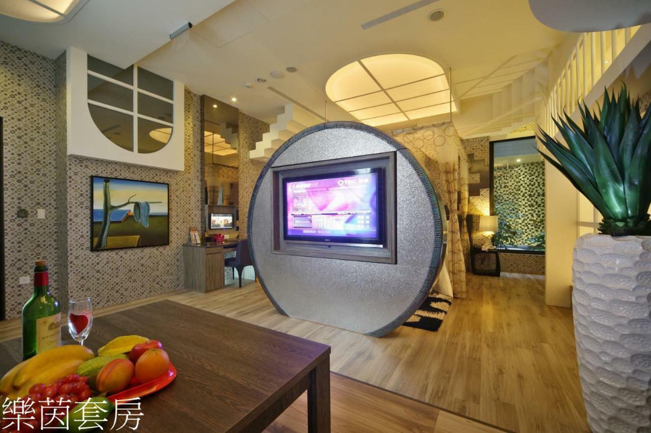 Doule Motel Taichung Exterior photo