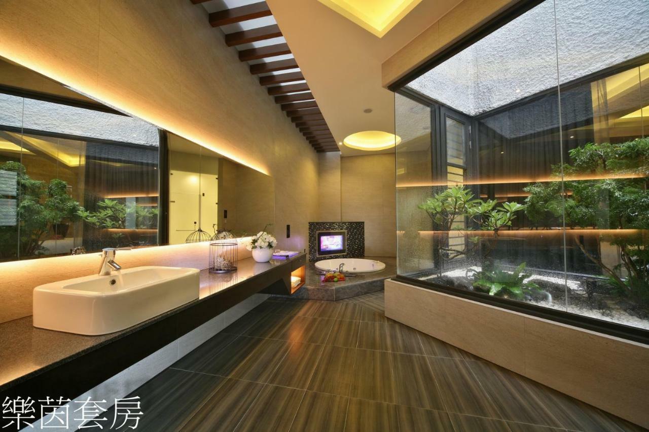 Doule Motel Taichung Exterior photo