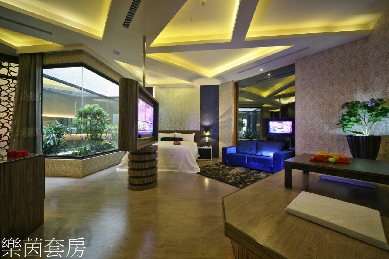 Doule Motel Taichung Exterior photo