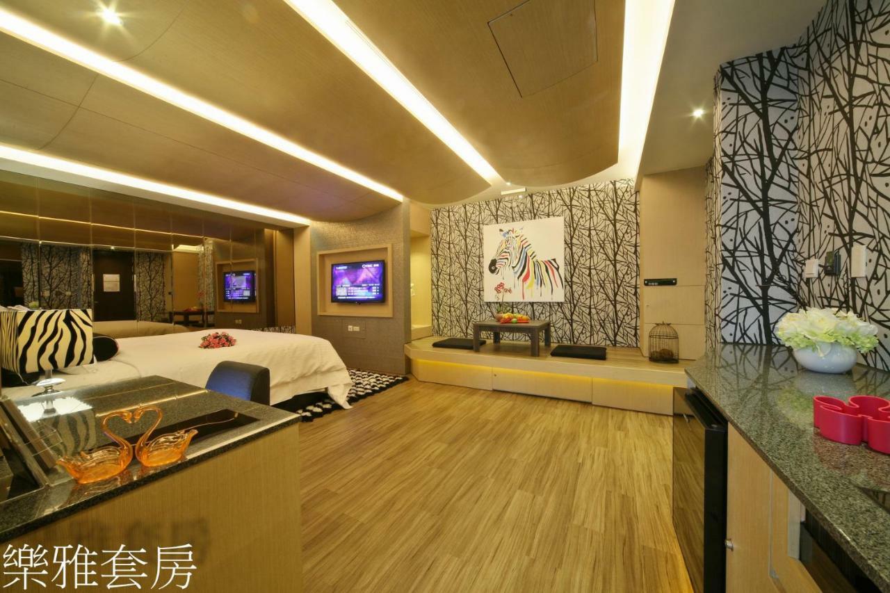Doule Motel Taichung Exterior photo