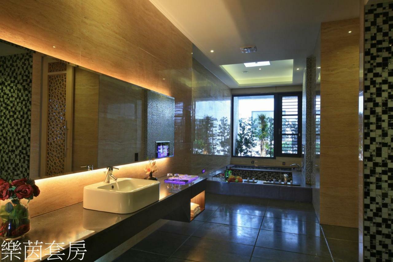 Doule Motel Taichung Exterior photo