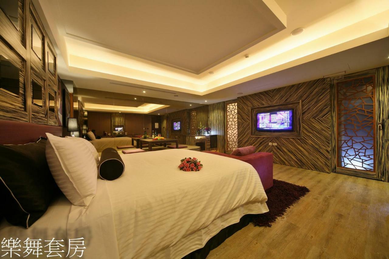 Doule Motel Taichung Exterior photo