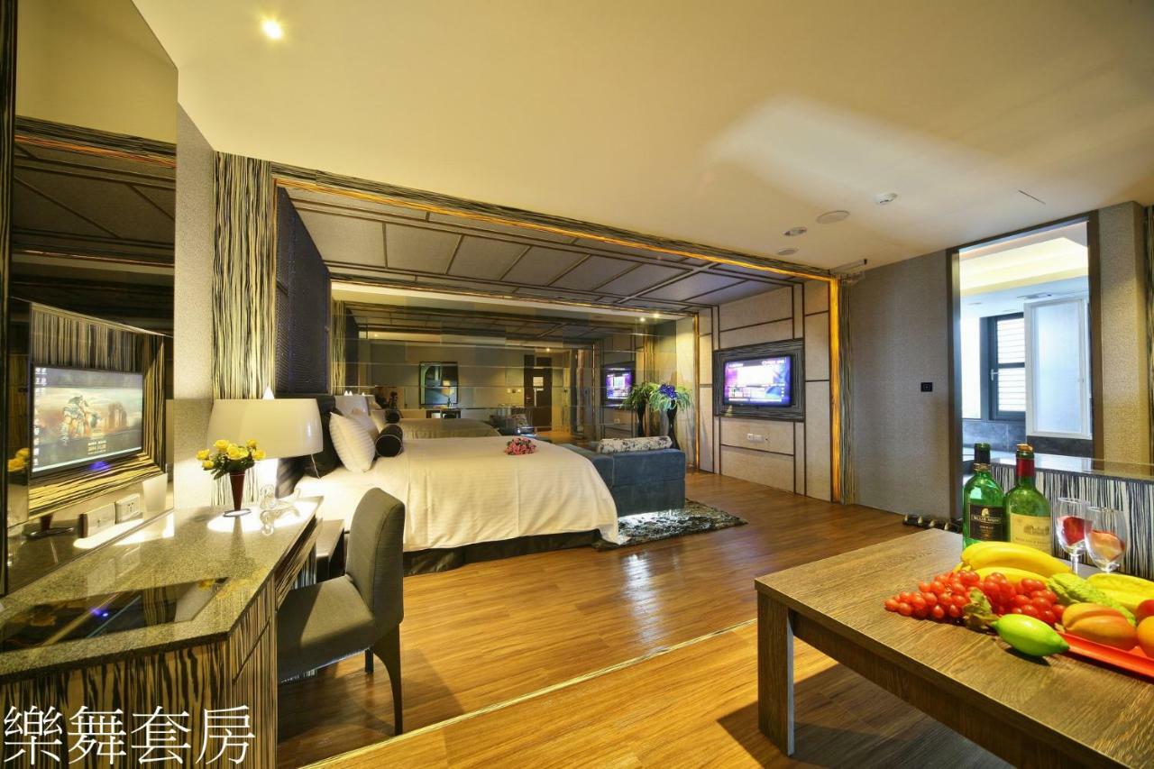 Doule Motel Taichung Exterior photo