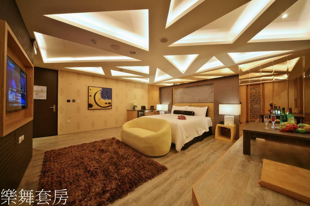 Doule Motel Taichung Exterior photo