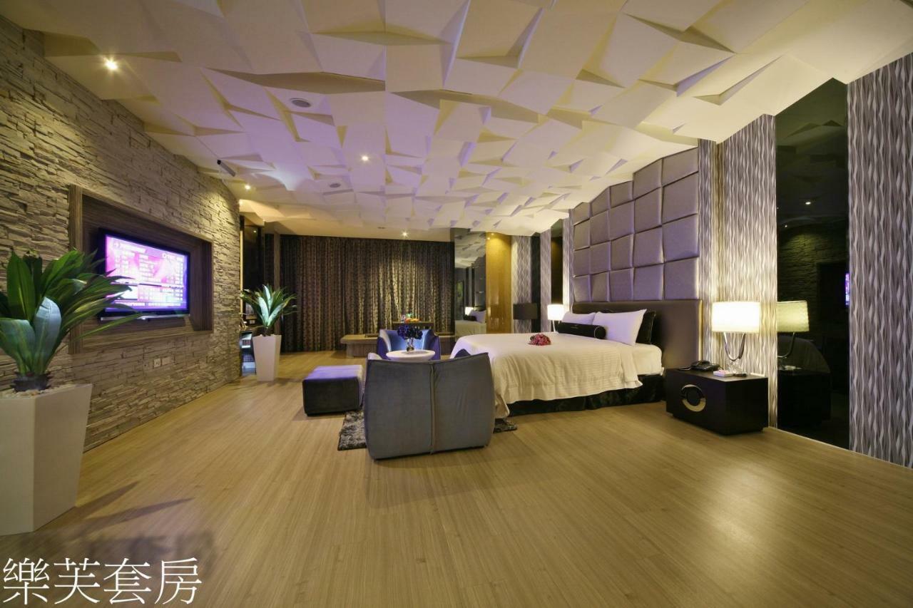 Doule Motel Taichung Exterior photo