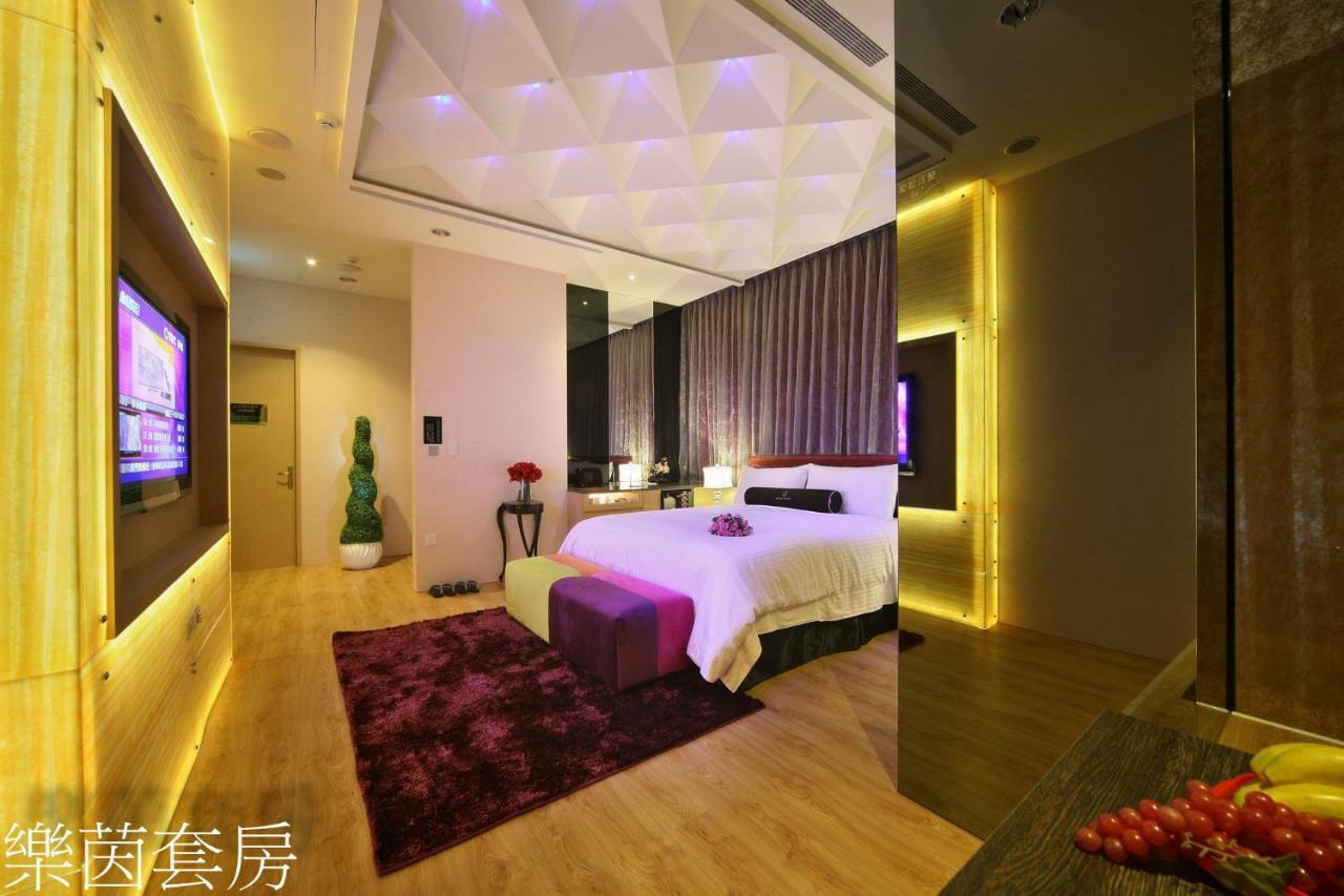 Doule Motel Taichung Exterior photo