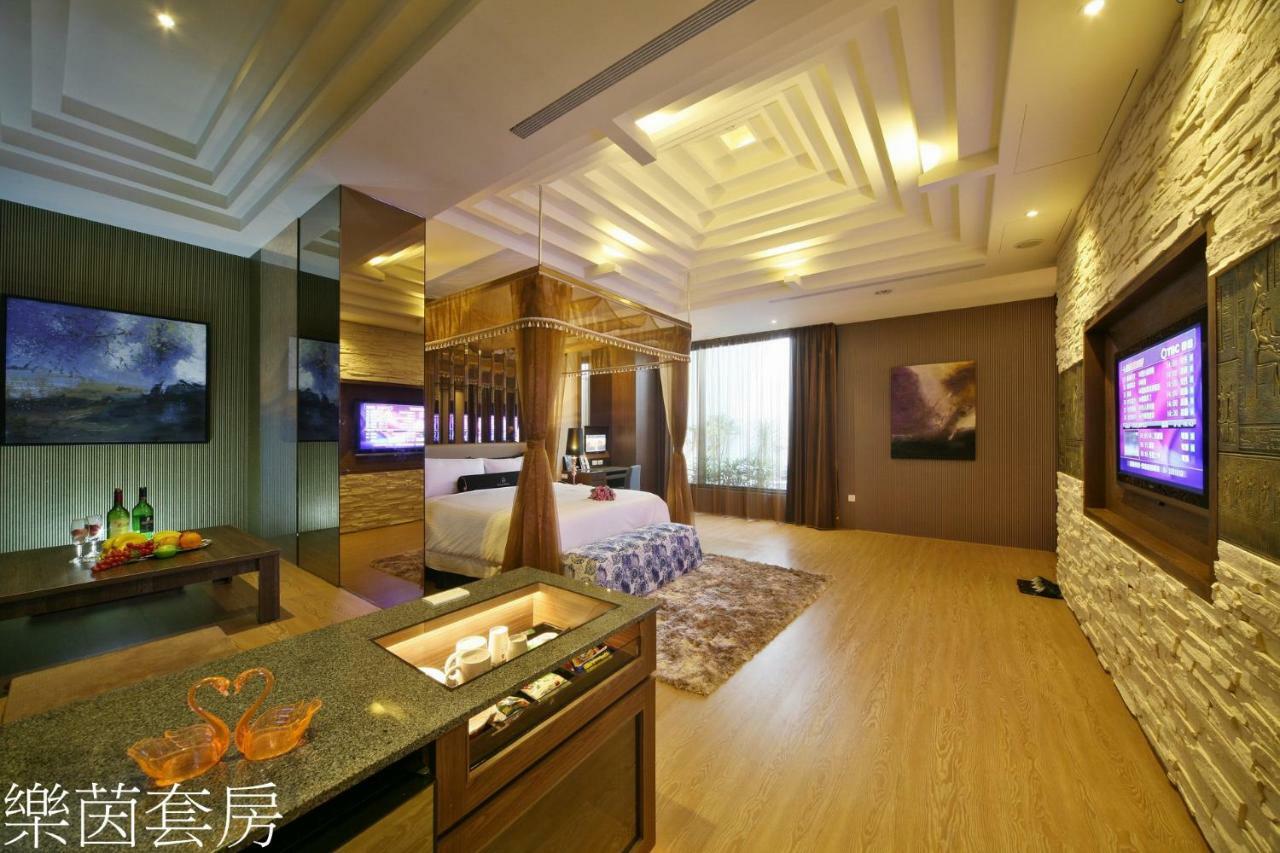 Doule Motel Taichung Exterior photo